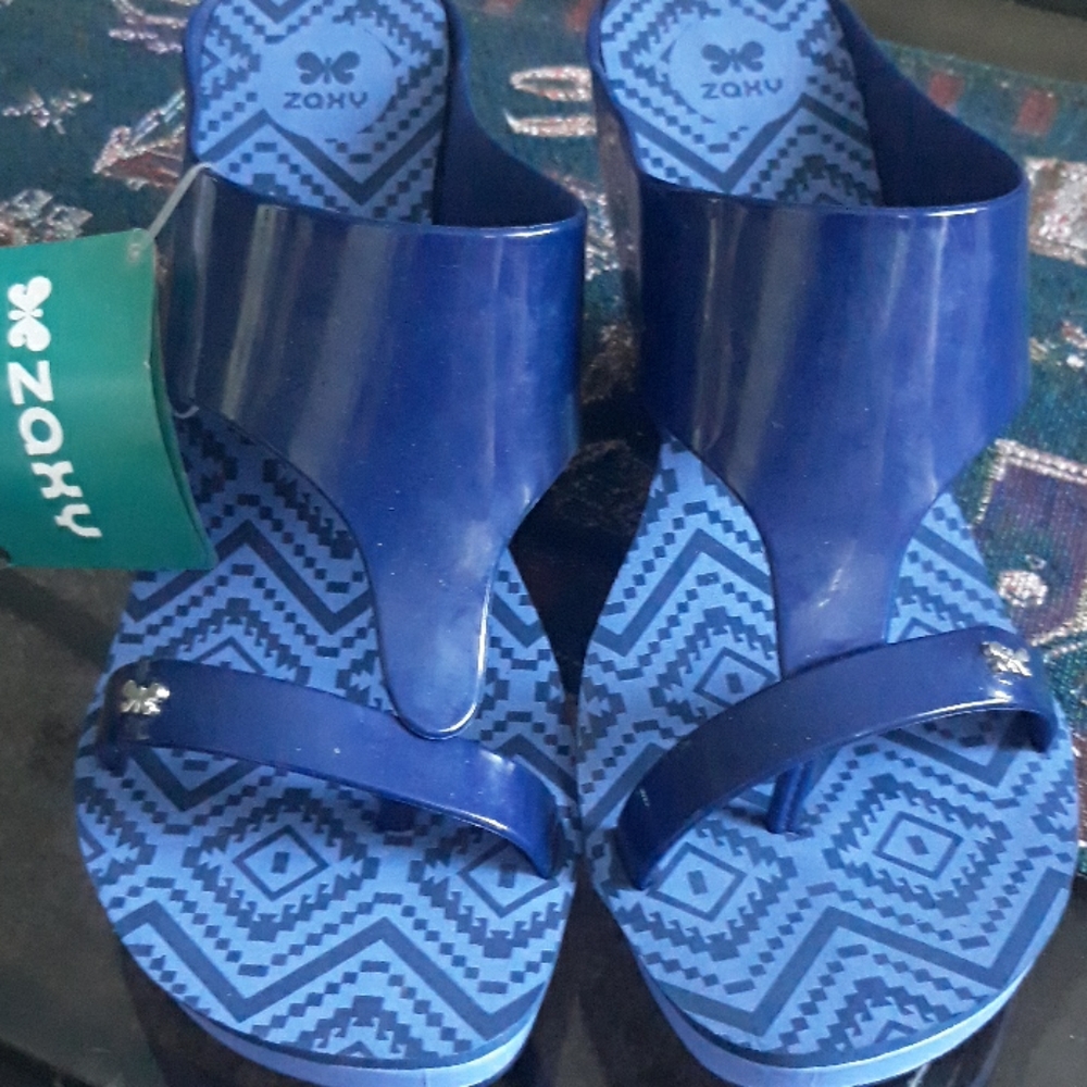 💙Sandals - Picture 2 of 4